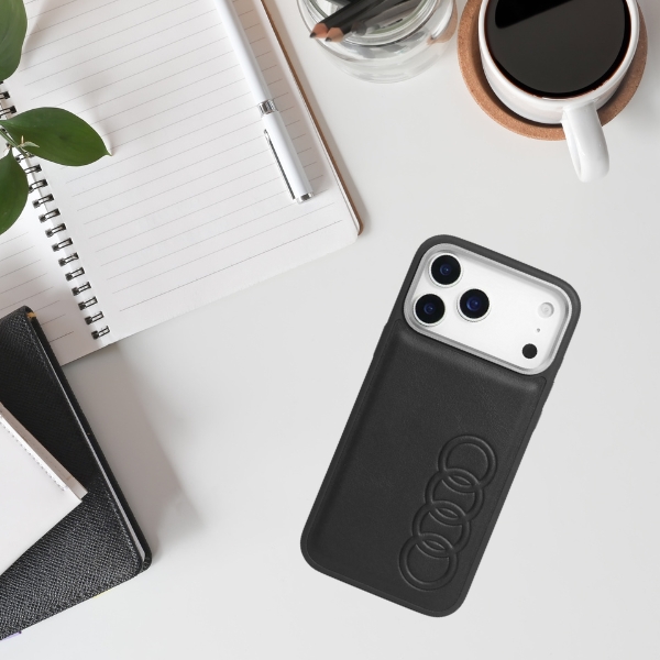 Dėklas Audi TT iš dirbtinės odos su MagSafe, skirtas iPhone 17 Pro Max, juodos spalvos aprašymas - Prekės nuotrauka
