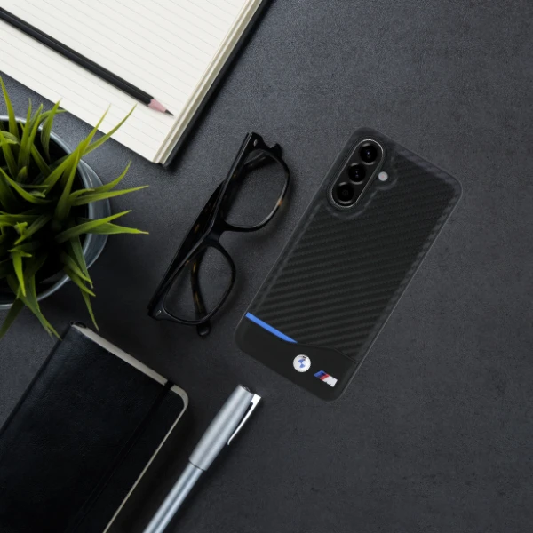 Dėklas BMW M Carbon skirtas Samsung Galaxy A56 juodos spalvos aprašymas - Prekės nuotrauka Dėklas BMW M Carbon skirtas Samsung Galaxy A56 juodos spalvos aprašymas - Prekės nuotrauka