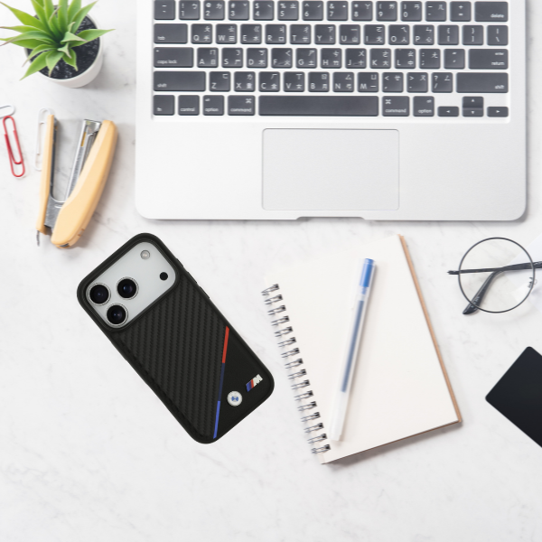 Dėklas BMW M Carbon Tricolor Line MagSafe Apple iPhone 17 Pro juodos spalvos aprašymas - Prekės nuotrauka