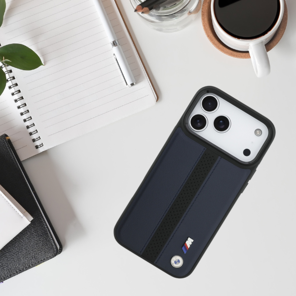 Dėklas BMW M Perforated Stripe Logo MagSafe Apple iPhone 17 Pro Max navy mėlynas aprašymas - Prekės nuotrauka