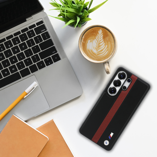 Dėklas BMW Perforated Stripe Logo MagSafe Samsung Galaxy S26 Ultra red aprašymas - Prekės nuotrauka Dėklas BMW Perforated Stripe Logo MagSafe Samsung Galaxy S26 Ultra red aprašymas - Prekės nuotrauka