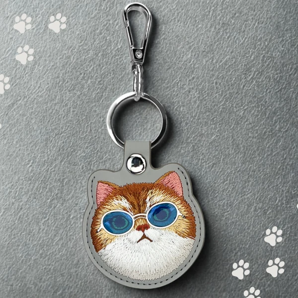 Dėklas daiktų ieškikliui Nimmy Glasses Cool Cat pilkos spalvos aprašymas - Prekės nuotrauka Dėklas daiktų ieškikliui Nimmy Glasses Cool Cat pilkos spalvos aprašymas - Prekės nuotrauka