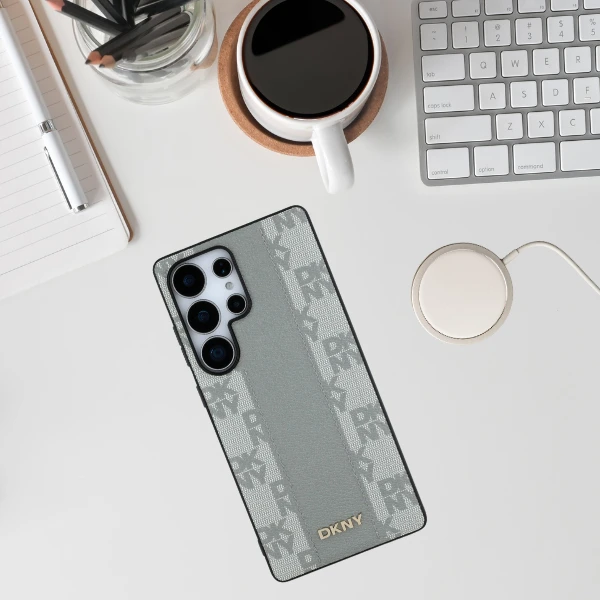 Dėklas DKNY Leather Checkered Pattern MagSafe skirtas Samsung Galaxy S25 Ultra taupe aprašymas - Prekės nuotrauka