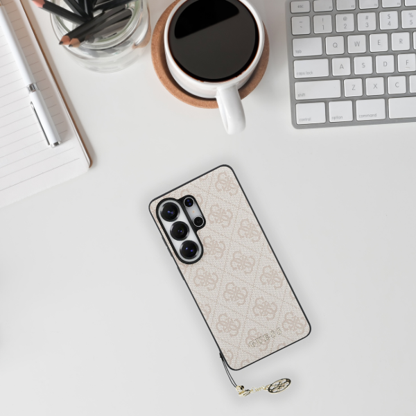 Dėklas Guess 4G Classic Logo Charm MagSafe Samsung Galaxy S26 Ultra rožinės spalvos aprašymas - Prekės nuotrauka Dėklas Guess 4G Classic Logo Charm MagSafe Samsung Galaxy S26 Ultra rožinės spalvos aprašymas - Prekės nuotrauka