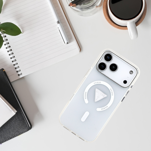 Dėklas Guess IML Gradient Triangle Logo MagSafe, skirtas iPhone 18 Pro Max / 17 Pro Max, skaidrus aprašymas - Prekės nuotrauka