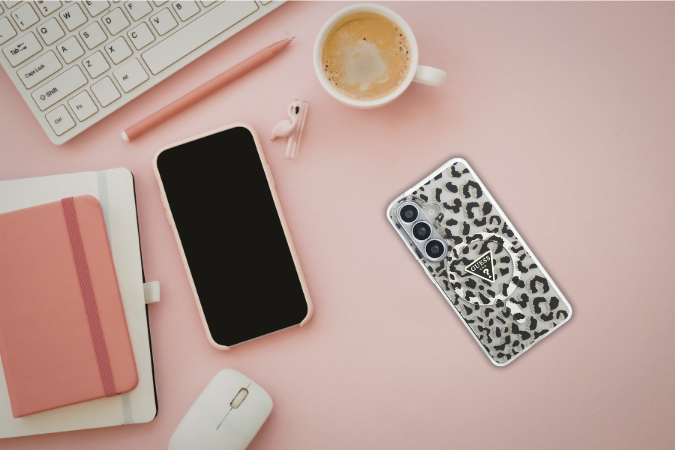 Dėklas Guess IML Leopard Print Triangle MagSafe Samsung Galaxy S26 juodos spalvos aprašymas - Prekės nuotrauka Dėklas Guess IML Leopard Print Triangle MagSafe Samsung Galaxy S26 juodos spalvos aprašymas - Prekės nuotrauka