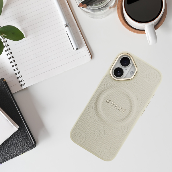 Dėklas Guess Peony Hot Stamp MagSafe skirtas Apple iPhone 17 beige aprašymas - Prekės nuotrauka Dėklas Guess Peony Hot Stamp MagSafe skirtas Apple iPhone 17 beige aprašymas - Prekės nuotrauka
