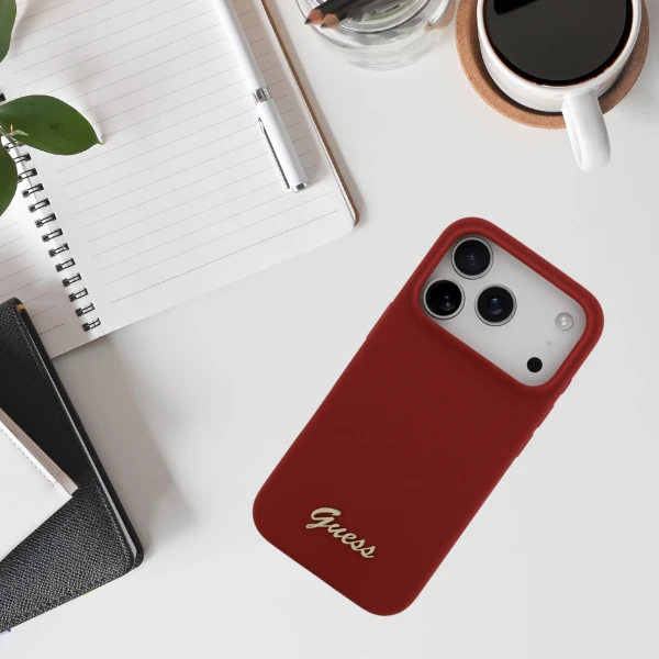 Dėklas Guess Silicone Script Metal Logo MagSafe skirtas Apple iPhone 17 Pro magenta aprašymas - Prekės nuotrauka