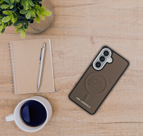 Dėklas Karl Lagerfeld Embossed Ring Initials MagSafe Samsung Galaxy S26 rudos spalvos aprašymas - Prekės nuotrauka Dėklas Karl Lagerfeld Embossed Ring Initials MagSafe Samsung Galaxy S26 rudos spalvos aprašymas - Prekės nuotrauka