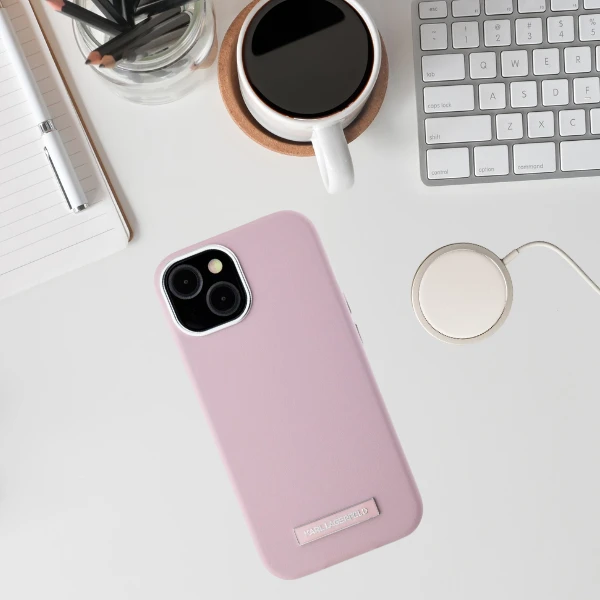Dėklas Karl Lagerfeld FW Metal Plate MagSafe skirtas Apple iPhone 15 rožinės spalvos aprašymas - Prekės nuotrauka Dėklas Karl Lagerfeld FW Metal Plate MagSafe skirtas Apple iPhone 15 rožinės spalvos aprašymas - Prekės nuotrauka