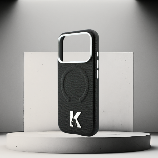 Karl Lagerfeld dėklas IPHONE 18 Pro Max/17 Pro Max suderinamas su MagSafe (grūdintas reljefinis žiedas ir Kameo logotipas) juodas aprašymas - Prekės nuotrauka