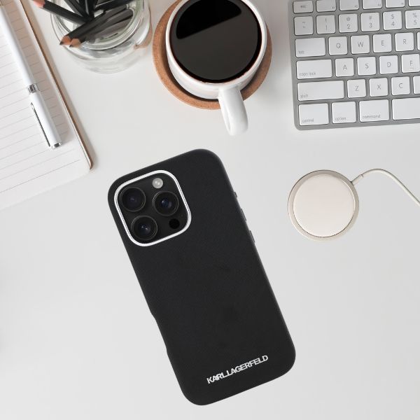 Dėklas Karl Lagerfeld Saffiano Full Wrapped Elongated Metal Logo MagSafe Apple iPhone 16 Pro Max juodos spalvos aprašymas - Prekės nuotrauka Dėklas Karl Lagerfeld Saffiano Full Wrapped Elongated Metal Logo MagSafe Apple iPhone 16 Pro Max juodos spalvos aprašymas - Prekės nuotrauka