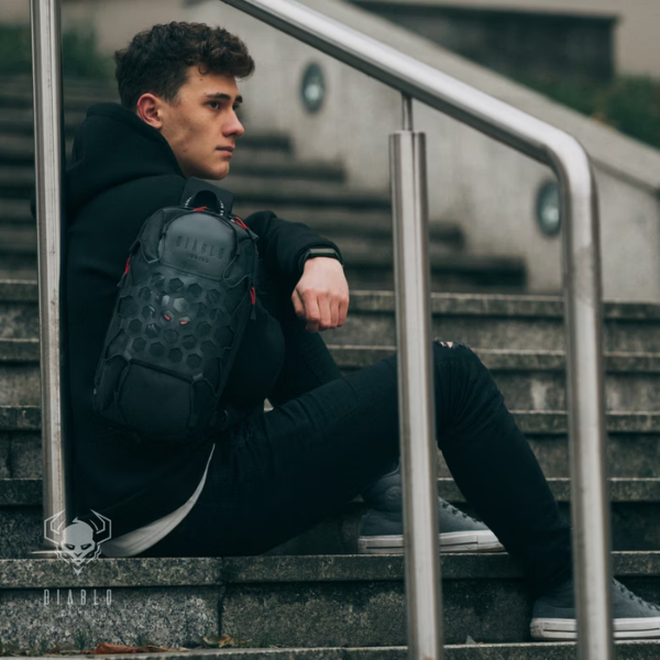 Diablo Chairs Sling Bag kuprinė juodos spalvos aprašymas - Prekės nuotrauka