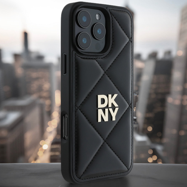 DKNY DKHCP16LPQDSLK iPhone 16 Pro 6.3″ juodos spalvos dygsniuotas dėklas su logotipu aprašymas - Prekės nuotrauka