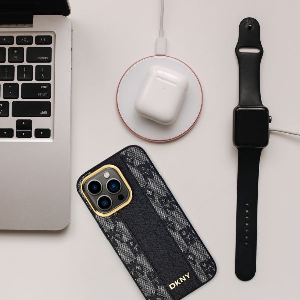 DKNY DKHMP14SPCPVSLE iPhone 14 6.1″ smėlio spalvos kietas dėklas Leather Checkered Mono Pattern MagSafe aprašymas - Prekės nuotrauka