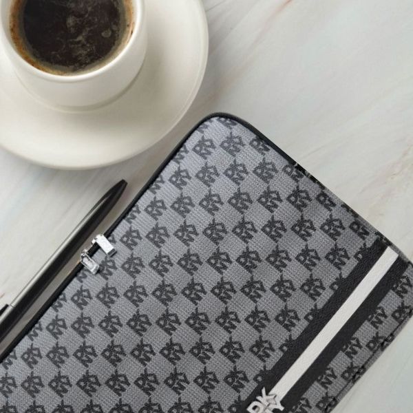DKNY kompiuterio dėklas DKCS16PVSHLK 16″ juodos spalvos su raudonų dryžių raštu aprašymas - Prekės nuotrauka