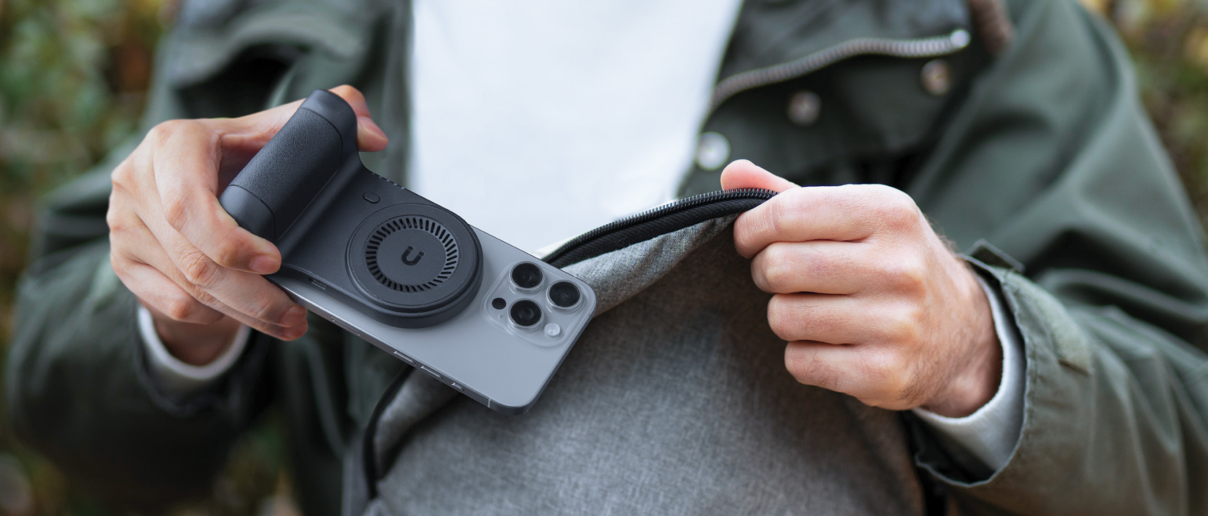 ENERGEA Photo Grip su integruotu išoriniu akumuliatoriumi Magear MagCam Grip juodas MagSafe PG-MAGCAMGRIP-BL aprašymas - Prekės nuotrauka