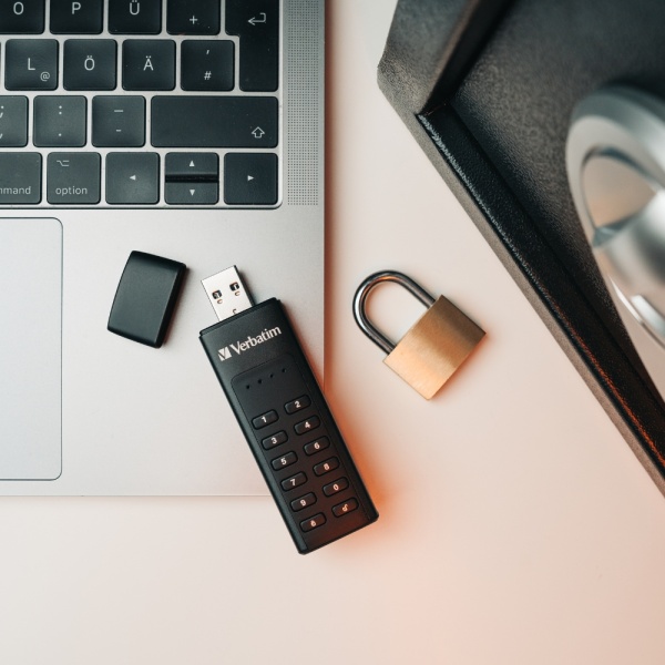 External drive Verbatim klaviatūra Secure USB-C 3.1 Gen 1 128GB juodos spalvos 49429 aprašymas - Prekės nuotrauka