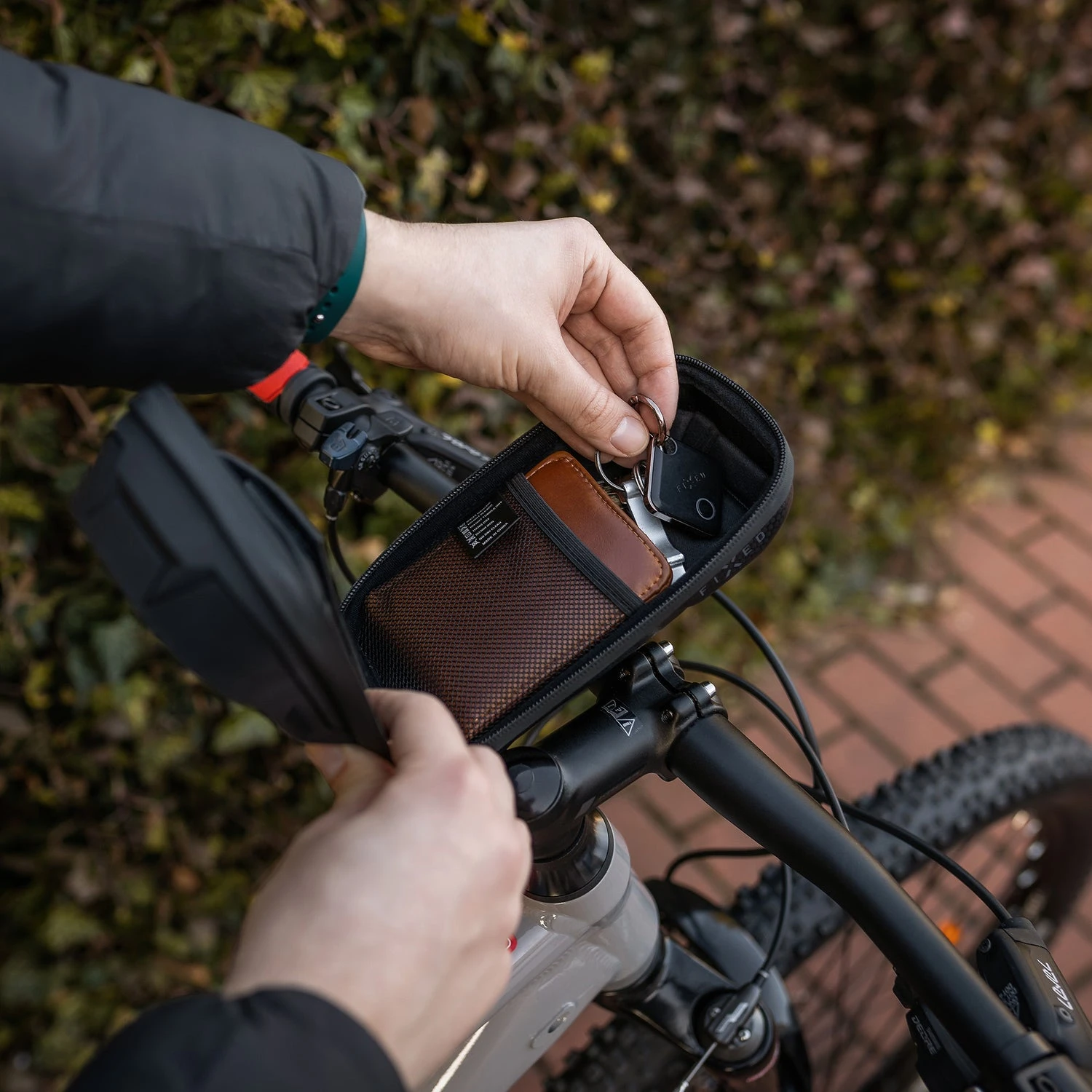 Fixed Fiksuotas FIXBIB2-BK | Dviračio dėklas | Juodas | Visų tipų telefonams iki 6,8 colio aprašymas - Prekės nuotrauka Fixed Fiksuotas FIXBIB2-BK | Dviračio dėklas | Juodas | Visų tipų telefonams iki 6,8 colio aprašymas - Prekės nuotrauka