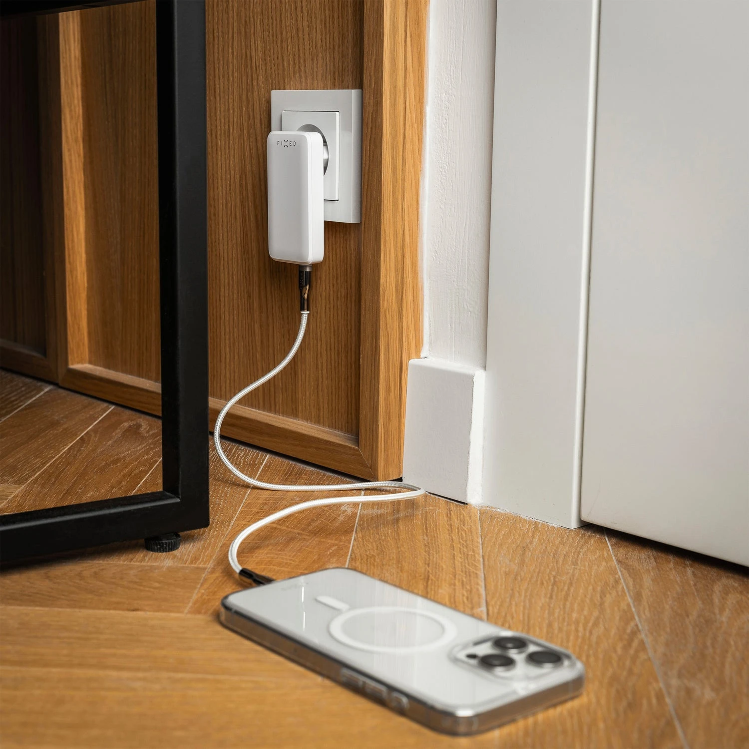 FIXED Slim 2xUSB-C laidinis įkroviklis GaN, PD, 45W, baltos spalvos aprašymas - Prekės nuotrauka FIXED Slim 2xUSB-C laidinis įkroviklis GaN, PD, 45W, baltos spalvos aprašymas - Prekės nuotrauka