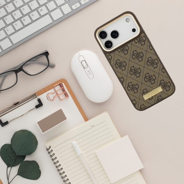 Guess 4G Logo Plate MagSafe dėklas Apple iPhone 17 Pro Max rudos spalvos aprašymas - Prekės nuotrauka Guess 4G Logo Plate MagSafe dėklas Apple iPhone 17 Pro Max rudos spalvos aprašymas - Prekės nuotrauka