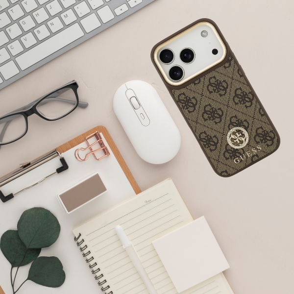 Guess 4G Strass Logo & Big Strap Metal Mygtukai MagSafe dėklas skirtas Apple iPhone 17 Pro Brown aprašymas - Prekės nuotrauka Guess 4G Strass Logo & Big Strap Metal Mygtukai MagSafe dėklas skirtas Apple iPhone 17 Pro Brown aprašymas - Prekės nuotrauka