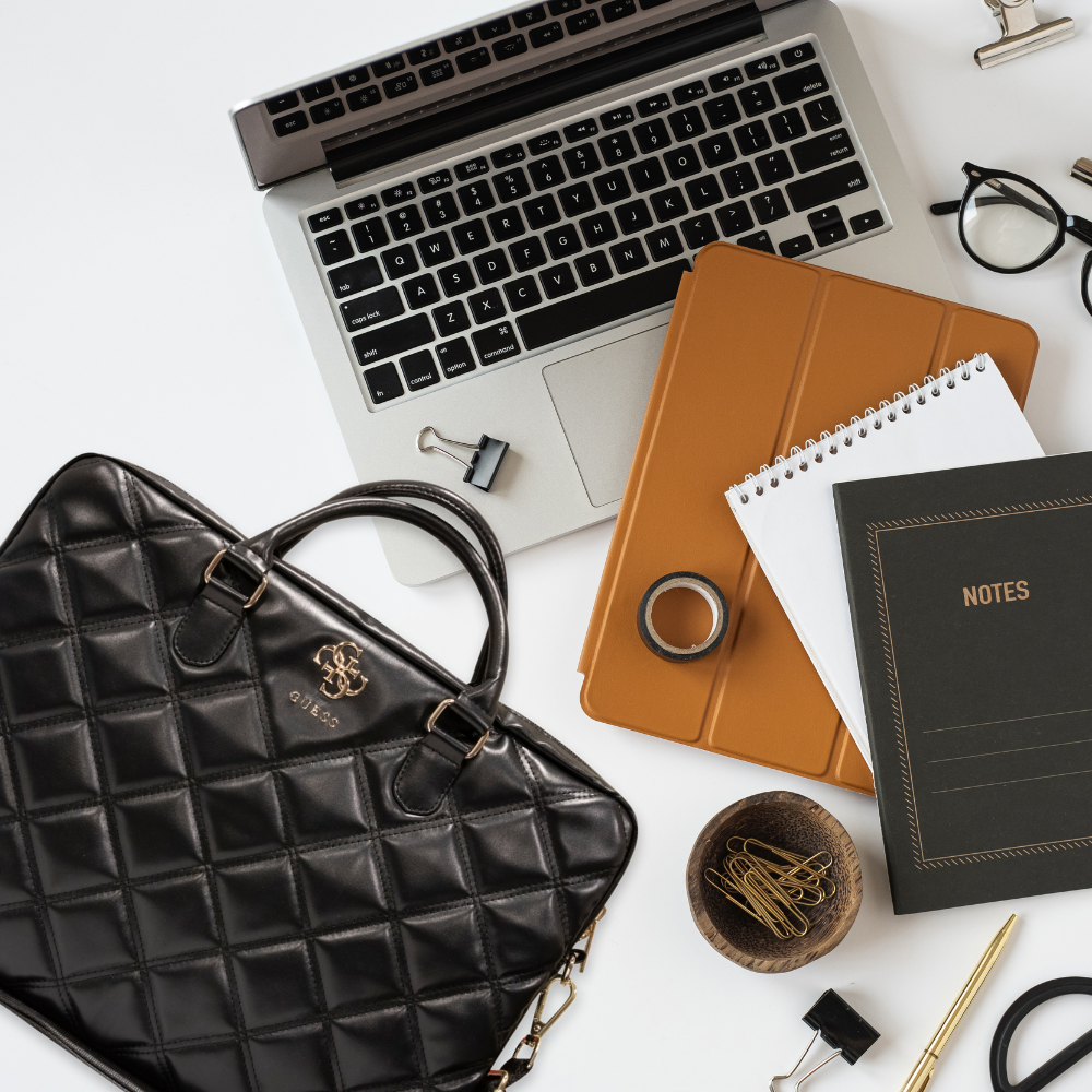 Guess Bag GUWBZPSQSSGW ruda Zip Quilted 4G aprašymas - Prekės nuotrauka