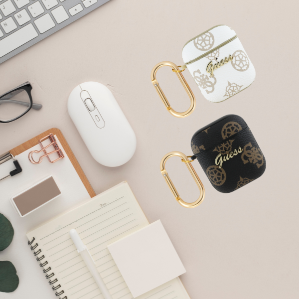 Guess GUA2PG4GPH AirPods 1/2 dėklas baltos spalvos 4G Hook aprašymas - Prekės nuotrauka Guess GUA2PG4GPH AirPods 1/2 dėklas baltos spalvos 4G Hook aprašymas - Prekės nuotrauka