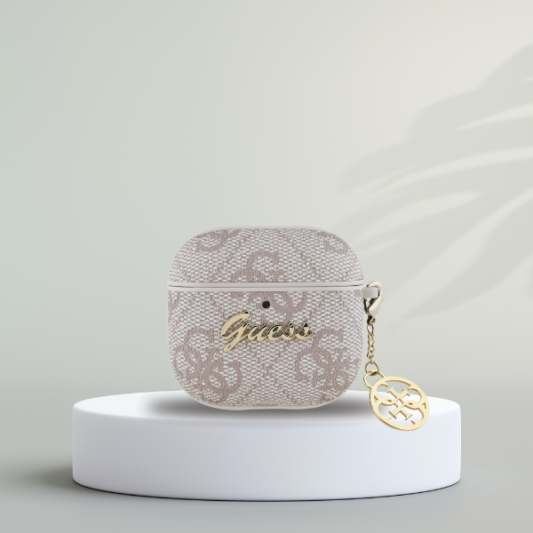 Guess GUA4G4GSMP AirPods 4 dėklas rožinės spalvos 4G Charm Collection aprašymas - Prekės nuotrauka Guess GUA4G4GSMP AirPods 4 dėklas rožinės spalvos 4G Charm Collection aprašymas - Prekės nuotrauka