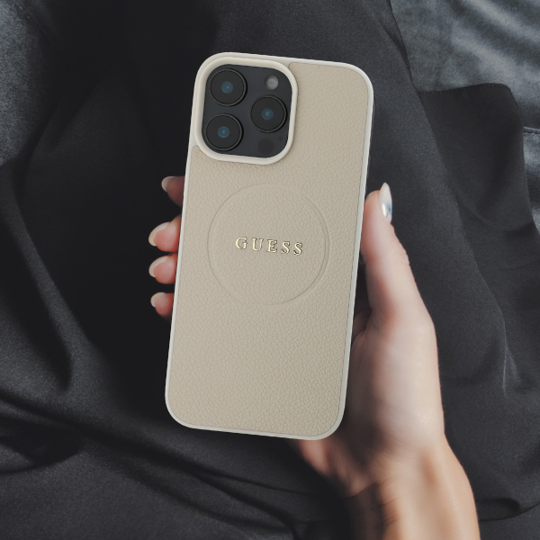 Guess GUHMP16SPGHSMME iPhone 16 6.1″ smėlio spalvos kietas dėklas Grained Ring MagSafe aprašymas - Prekės nuotrauka