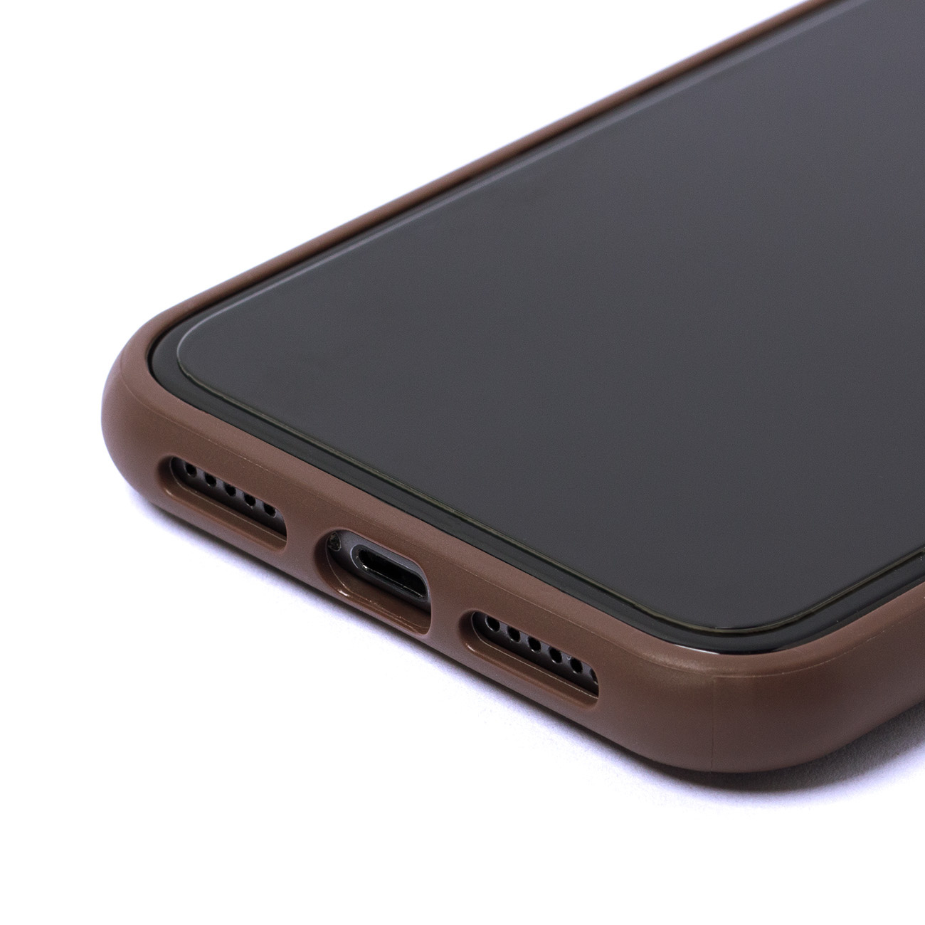 Guess iPhone 11 / XR iš 4G Big Metal Logo serijos – rudos spalvos telefono dėklas aprašymas - Prekės nuotrauka