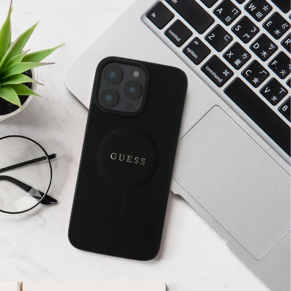 Guess Saffiano Classic Logo MagSafe Apple iPhone 16 Plus - dėklas telefonui juodos spalvos aprašymas - Prekės nuotrauka