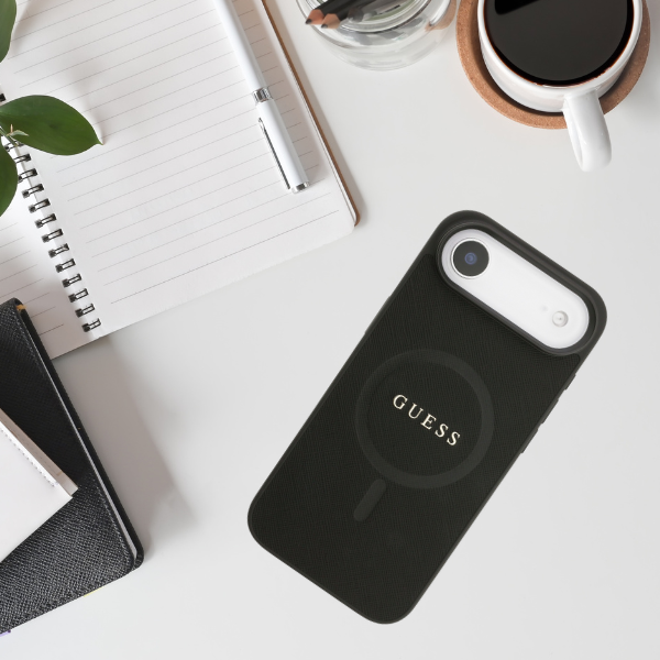 Guess Saffiano Classic Logo MagSafe dėklas skirtas Apple iPhone Air juodos spalvos aprašymas - Prekės nuotrauka