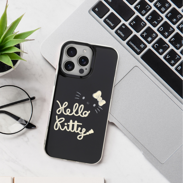 Hello Kitty HKHMP16XHGDIK Apple iPhone 16 Pro Max 6.9″ juodos spalvos kietas dėklas IML Golden Diva MagSafe aprašymas - Prekės nuotrauka Hello Kitty HKHMP16XHGDIK Apple iPhone 16 Pro Max 6.9″ juodos spalvos kietas dėklas IML Golden Diva MagSafe aprašymas - Prekės nuotrauka