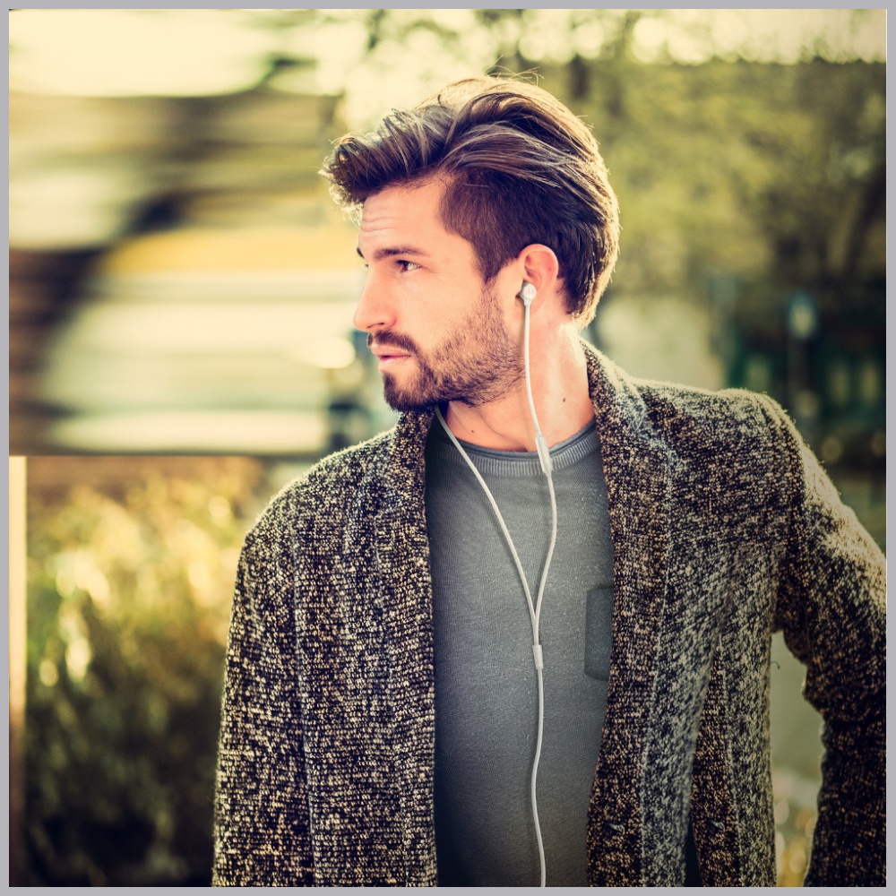 į ausis įkišamos ausinės Motorola Earbuds 3C-S USB-C baltos spalvos aprašymas - Prekės nuotrauka