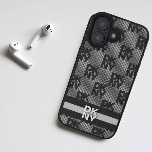 iPhone 16 DKNY languoto rašto ir spausdintų juostelių dėklas telefonui juodos spalvos (DKHCP16SPCPTSSK) aprašymas - Prekės nuotrauka