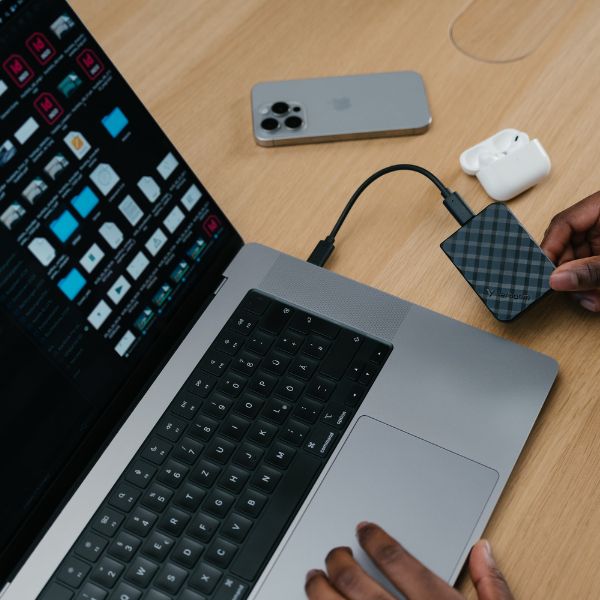Kietasis diskas Išorinis diskas Verbatim Mini Diamond SSD 1TB USB-C 3.2 Gen juodas 32025 aprašymas - Prekės nuotrauka