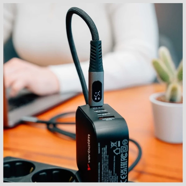 Kabelis Verbatim Sync & Charge USB-C į USB-C 40Gb/s 240W ekranui 120cm juodos spalvos 31849 aprašymas - Prekės nuotrauka