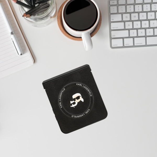 Karl Lagerfeld Karl&Choupette Pins MagSafe dėklas skirtas Samsung Galaxy Z Flip7 juodos spalvos aprašymas - Prekės nuotrauka