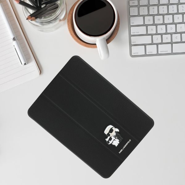 Karl Lagerfeld KLFC11PM24SAKCK Apple iPad Pro 11″ 2024 Book Cover juodos spalvos Saffiano Magnetic Karl &Ch aprašymas - Prekės nuotrauka