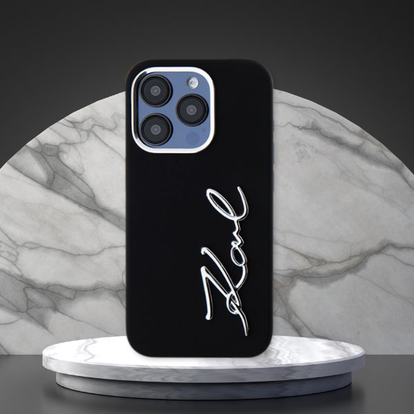 Karl Lagerfeld KLHCP15LSCMSMVK iPhone 15 Pro 6.1″ juodos spalvos kietas dėklas Silicone Metal Script Logo aprašymas - Prekės nuotrauka