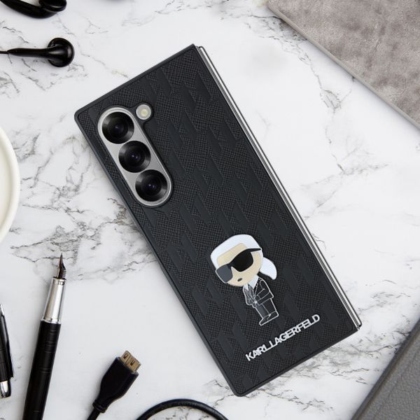 Dėklas Karl Lagerfeld KLHCZFD6SAPKINPKK Z Fold6F956 juodos spalvos Saffiano Ikonik Pin aprašymas - Prekės nuotrauka Dėklas Karl Lagerfeld KLHCZFD6SAPKINPKK Z Fold6F956 juodos spalvos Saffiano Ikonik Pin aprašymas - Prekės nuotrauka