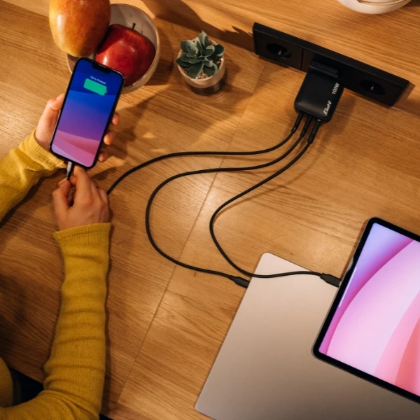 Laidinis įkroviklis Verbatim Mini GaN 100W 2xUSB-C PD/1x USB-A QC juodos spalvos 32230 aprašymas - Prekės nuotrauka