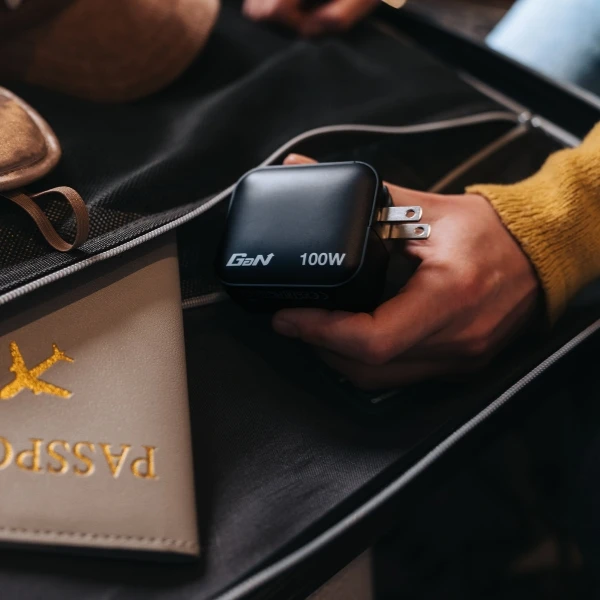 Laidinis įkroviklis Verbatim Mini GaN 100W 2xUSB-C PD/1x USB-A QC juodos spalvos 32230 aprašymas - Prekės nuotrauka