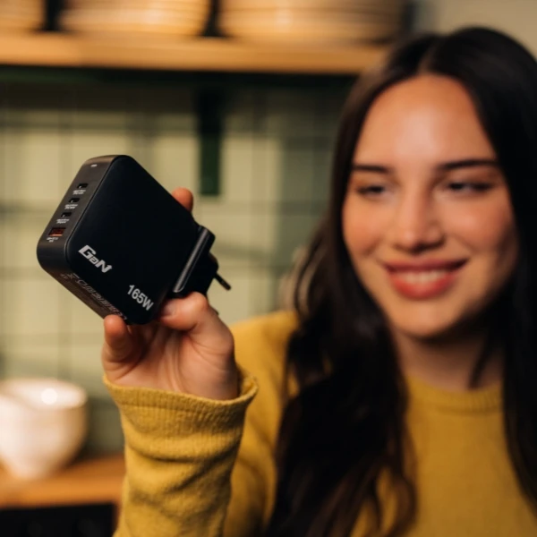 Laidinis įkroviklis Verbatim Mini GaN 165W 3xUSB-C PD/1x USB-A QC juodos spalvos 32216 aprašymas - Prekės nuotrauka Laidinis įkroviklis Verbatim Mini GaN 165W 3xUSB-C PD/1x USB-A QC juodos spalvos 32216 aprašymas - Prekės nuotrauka