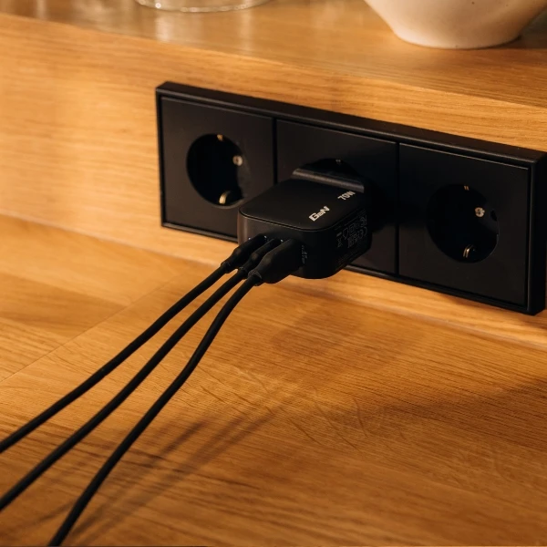 Laidinis įkroviklis Verbatim Mini GaN 70W 2xUSB-C PD/1x USB-A QC juodos spalvos 32229 aprašymas - Prekės nuotrauka