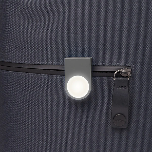 Lexon Lucie klips LED segtukas pilkos spalvos LL121X aprašymas - Prekės nuotrauka Lexon Lucie klips LED segtukas pilkos spalvos LL121X aprašymas - Prekės nuotrauka