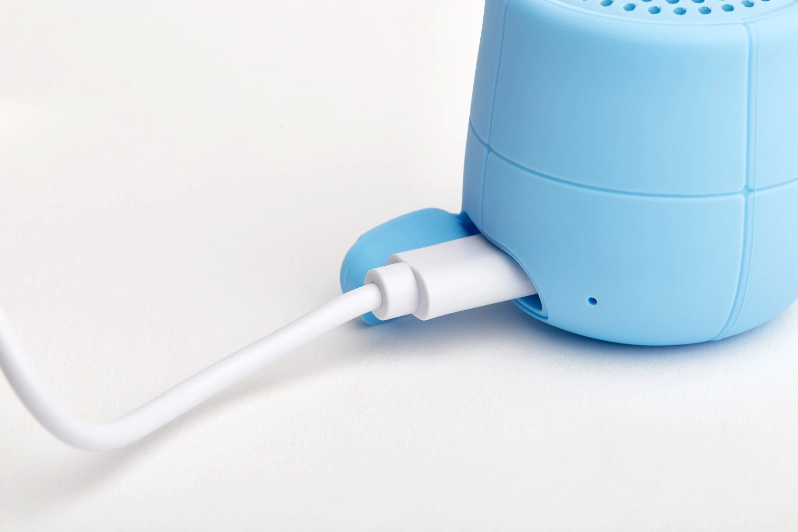 Lexon Mino X nešiojama kolonėlė Bluetooth žydros spalvos LA120B9 aprašymas - Prekės nuotrauka Lexon Mino X nešiojama kolonėlė Bluetooth žydros spalvos LA120B9 aprašymas - Prekės nuotrauka