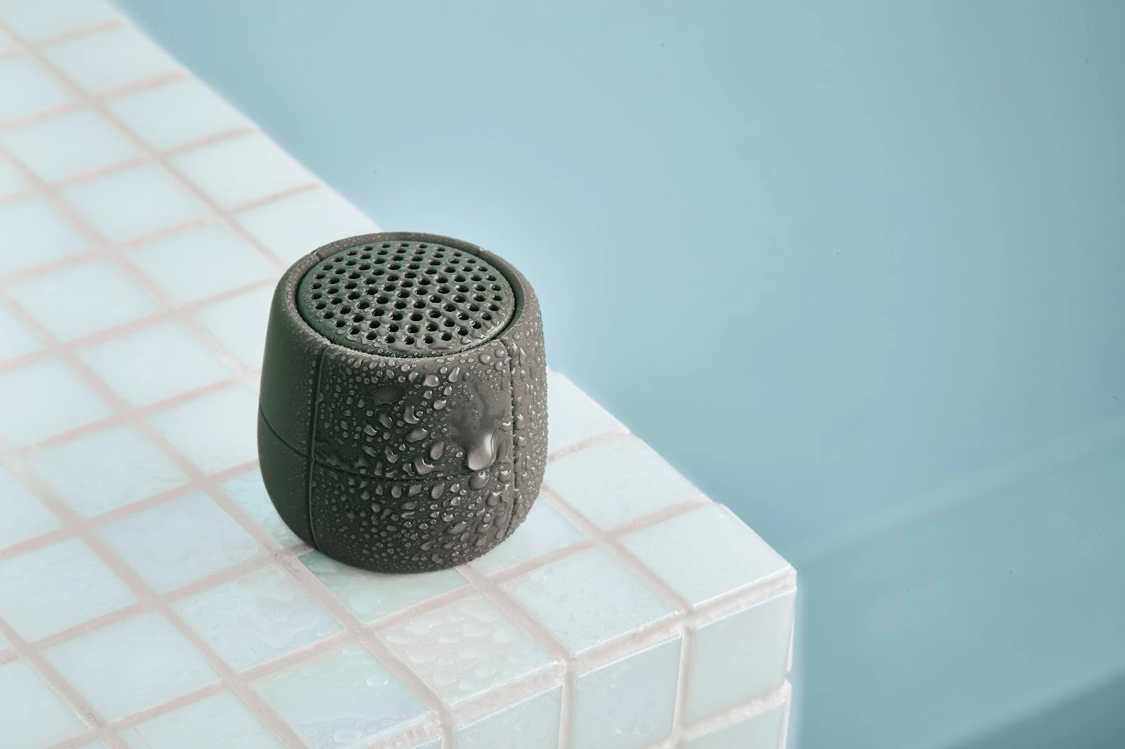 Lexon Mino X nešiojama kolonėlė Bluetooth khakiLA120K9 aprašymas - Prekės nuotrauka Lexon Mino X nešiojama kolonėlė Bluetooth khakiLA120K9 aprašymas - Prekės nuotrauka