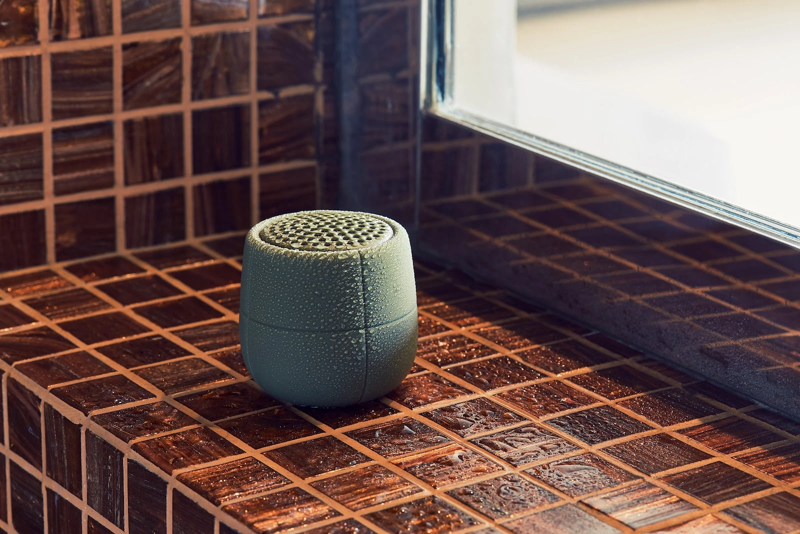 Lexon Mino X nešiojama kolonėlė Bluetooth khakiLA120K9 aprašymas - Prekės nuotrauka Lexon Mino X nešiojama kolonėlė Bluetooth khakiLA120K9 aprašymas - Prekės nuotrauka